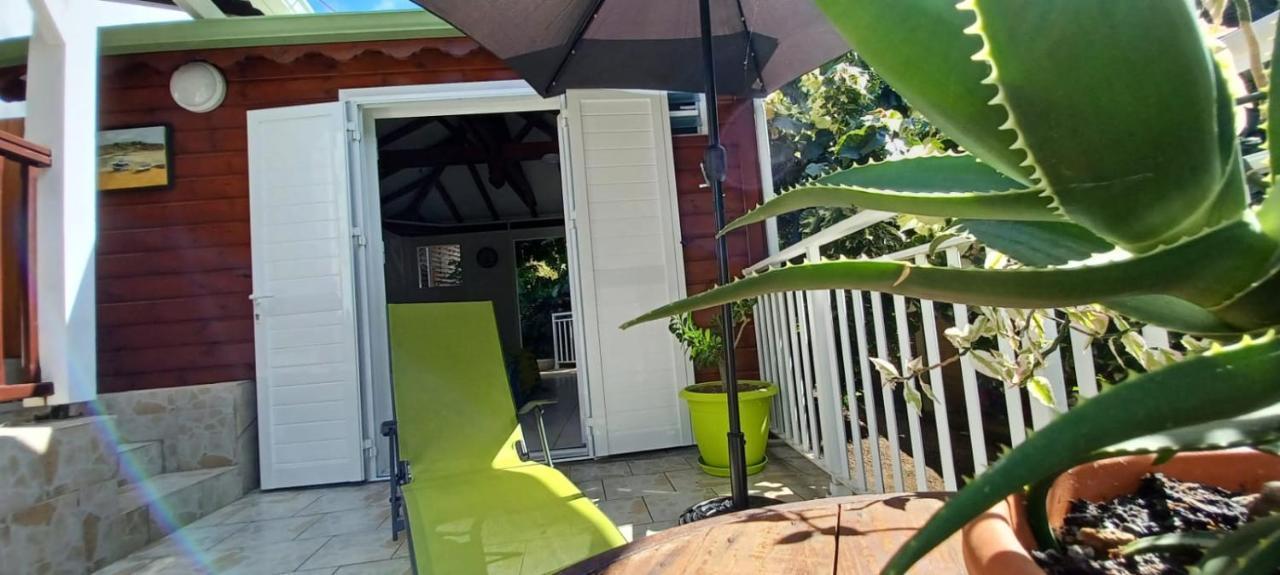 Gite Mamour - Charmant Petit Bungalow A Decouvrir Baillif Kültér fotó