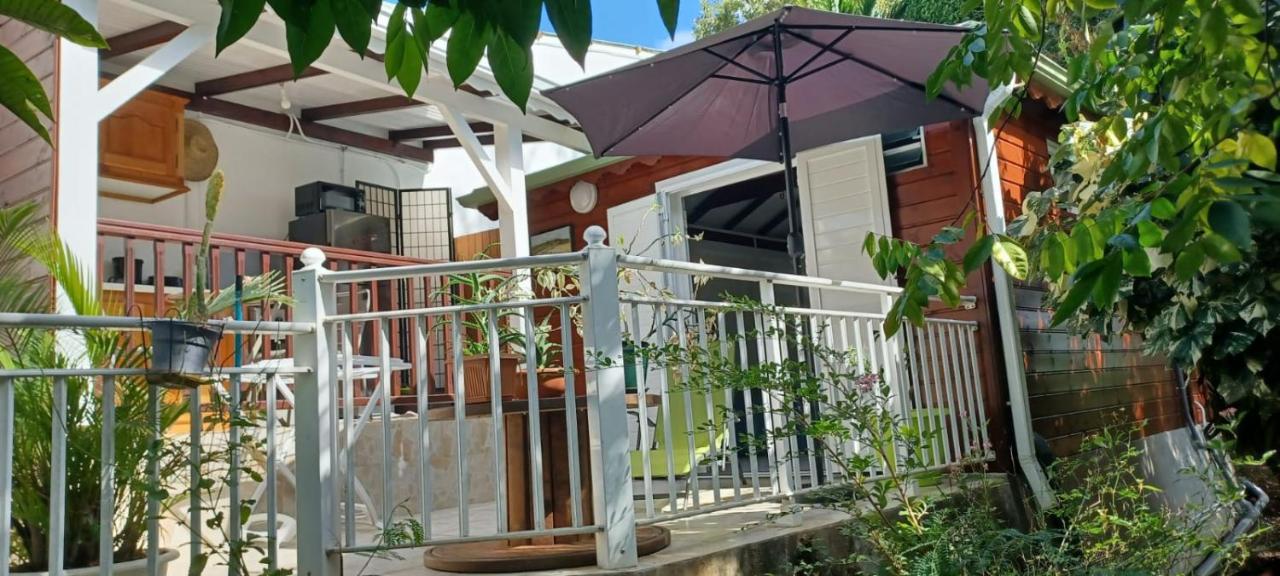 Gite Mamour - Charmant Petit Bungalow A Decouvrir Baillif Kültér fotó